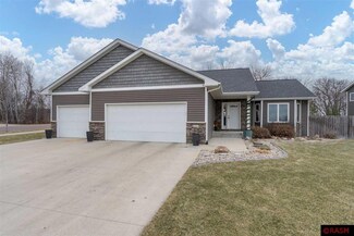 839 839 Fieldcrest Dr, Mankato, MN 56001