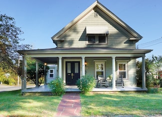 21 Dennis St, Attleboro, MA 02703