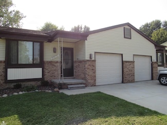 27060 Campau Ln, Harrison Township, MI 48045