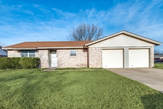 900 Skelly St, Crowley, TX 76036