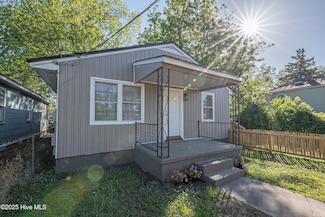 332 W Martin Luther King jr Dr, Washington, NC 27889