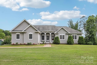 150 Baton Ln, Hendersonville, NC 28792