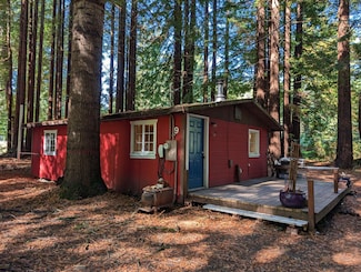801 Riverside Park #9 Rd, Carlotta, CA 95528