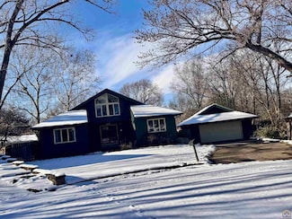 1918 SW Sieben Ct, Topeka, KS 66611