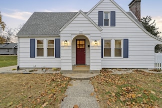 208 W 3rd St, Buchanan, MI 49107