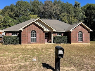 105 E Foggle St, Athens, TX 75751