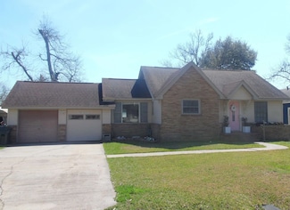 6438 Washington St, Groves, TX 77619