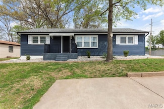 449 Hillcrest Blvd, Ballwin, MO 63021