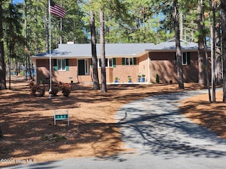 180 Lancashire Ln, Seven Lakes, NC 27376