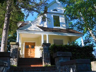 704 E Lake St, Petoskey, MI 49770
