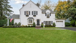 305 Nassau Ave, Manhasset, NY 11030