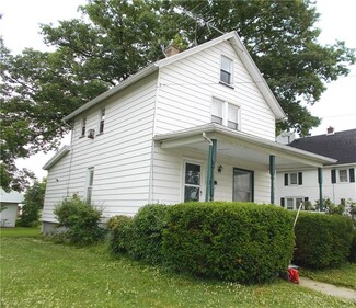 28 Adams St, Silver Creek, NY 14136