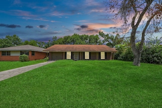 608 Lloyd Ln, Baytown, TX 77521