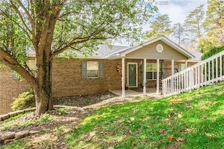 105 Flintstone Dr, Eleanor, WV 25070