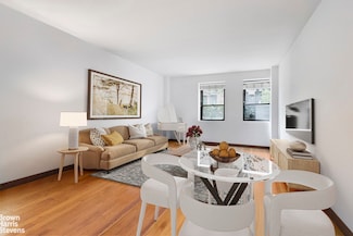 104 W 70th St Unit 2B, New York, NY 10023