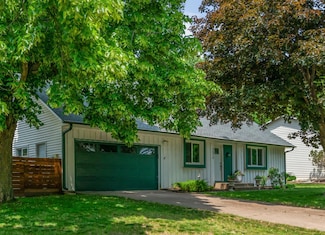2672 Fairlawn Dr, Stillwater, MN 55082