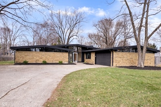 24 Thornhurst Dr, Carmel, IN 46032