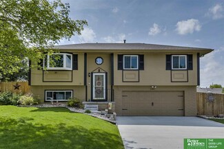 2102 King Dr, Papillion, NE 68046