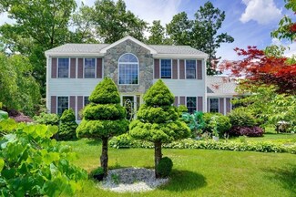 28 Corinthian Dr, Lowell, MA 01854
