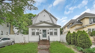 104-28 201st St, Saint Albans, NY 11412