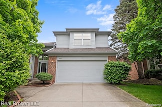 3099 Silverbrook Dr, Rochester, MI 48306