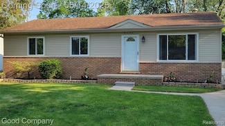 8544 Russell St, Shelby Township, MI 48317
