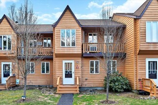 9 Glenwood Townhouse Rd, Round Top, NY 12473