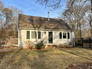50 Laurie's Ln, Barnstable, MA 02648