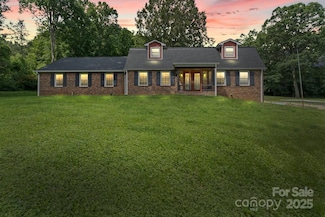 697 Wilson Valley Dr, Marion, NC 28752