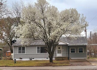 806 W 5th St, Pawhuska, OK 74056