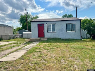 498 Evans St, Evansville, WY 82636