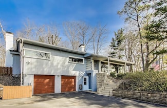 25 Skyline Dr, Portage, IN 46368