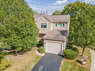 340 E Forest Knoll Dr, Palatine, IL 60074