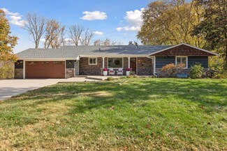 2440 Kyle Ave N, Golden Valley, MN 55422