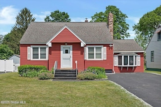 327 Sullivan Rd, Schenectady, NY 12304