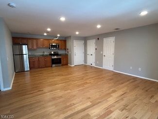 425 Van Houten Ave, Passaic, NJ 07055