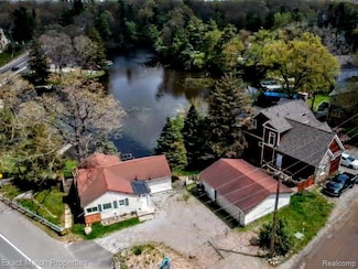 845 Indianwood Rd, Lake Orion, MI 48362