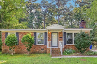 916 Chatham Ln, Raleigh, NC 27610