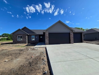 1102 SE 8th St, Newton, KS 67114