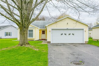 24 Lone Oak Cir, Penfield, NY 14526