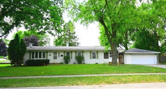 7671 Walnut Ave, Woodridge, IL 60517