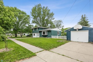 2702 2nd St N, Fargo, ND 58102