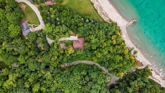 1701 Heather Ln, Caledonia, WI 53402