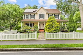 54 Sinawoy Rd, Cos Cob, CT 06807