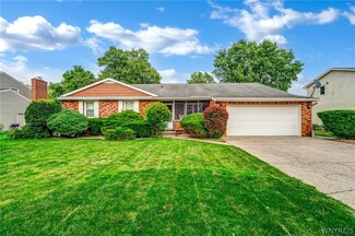 121 Regency Dr, Grand Island, NY 14072