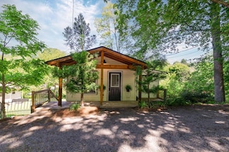138 Sloan St, Franklin, NC 28734
