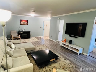 206 Sharon Garden Ct, Woodbridge, NJ 07095
