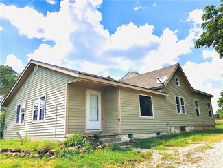 43302 E State Rt B Hwy, Creighton, MO 64730