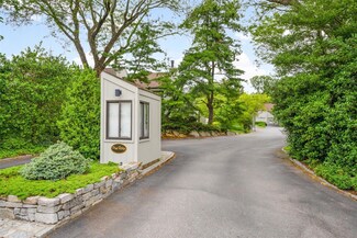 33 Pine Ridge Rd, Larchmont, NY 10538
