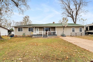 408 E Sanford St, Gassville, AR 72635